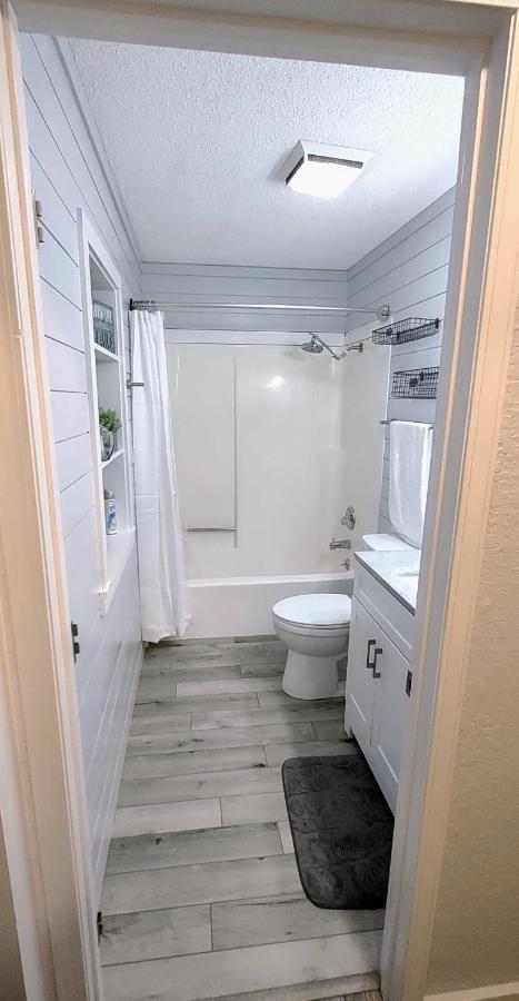 F Lakefront! Remodeled, Sleeps 4, Boat Slip, Patio, Wifi, Cable, Pool Osage Beach Exterior photo