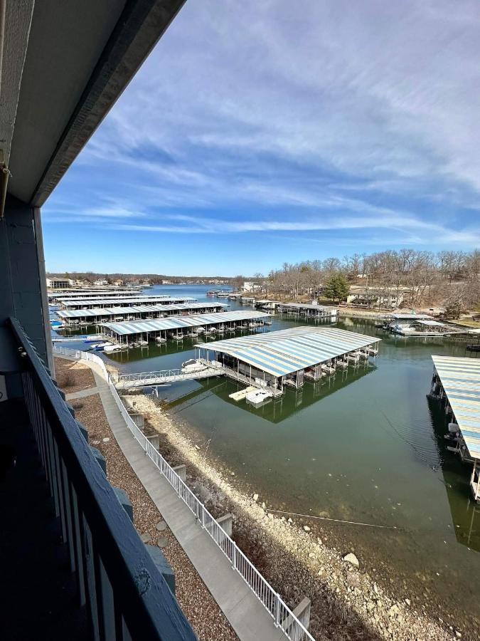 F Lakefront! Remodeled, Sleeps 4, Boat Slip, Patio, Wifi, Cable, Pool Osage Beach Exterior photo