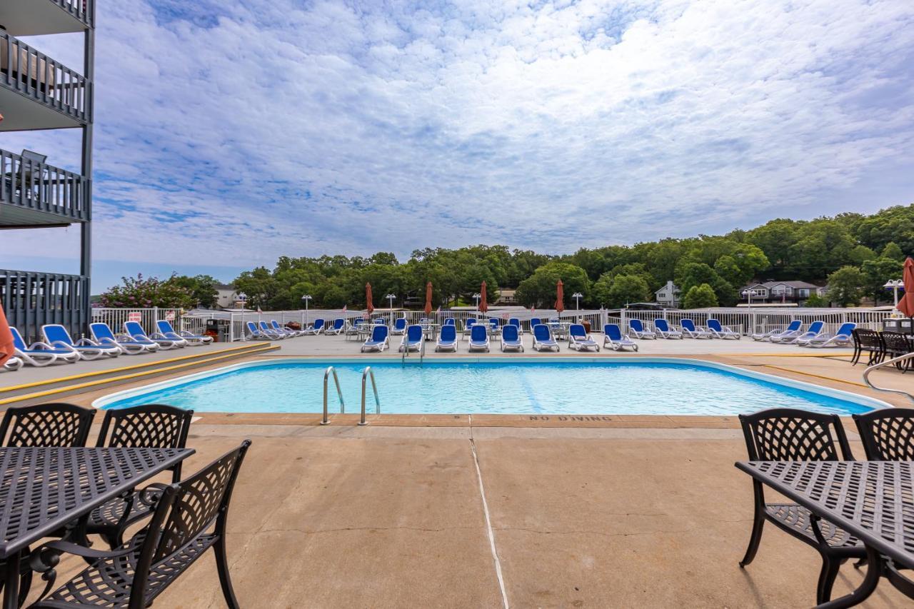 F Lakefront! Remodeled, Sleeps 4, Boat Slip, Patio, Wifi, Cable, Pool Osage Beach Exterior photo