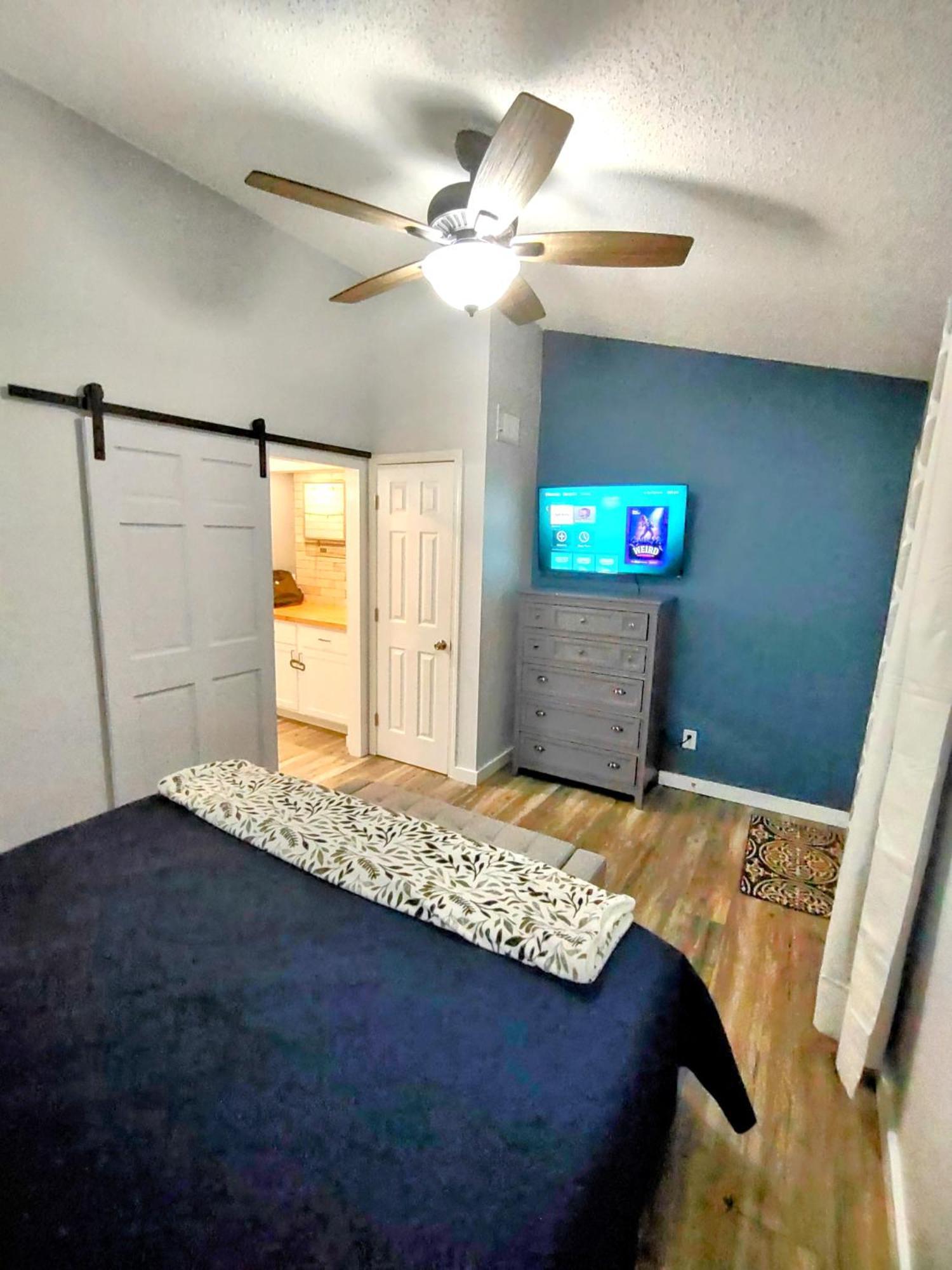 F Lakefront! Remodeled, Sleeps 4, Boat Slip, Patio, Wifi, Cable, Pool Osage Beach Exterior photo