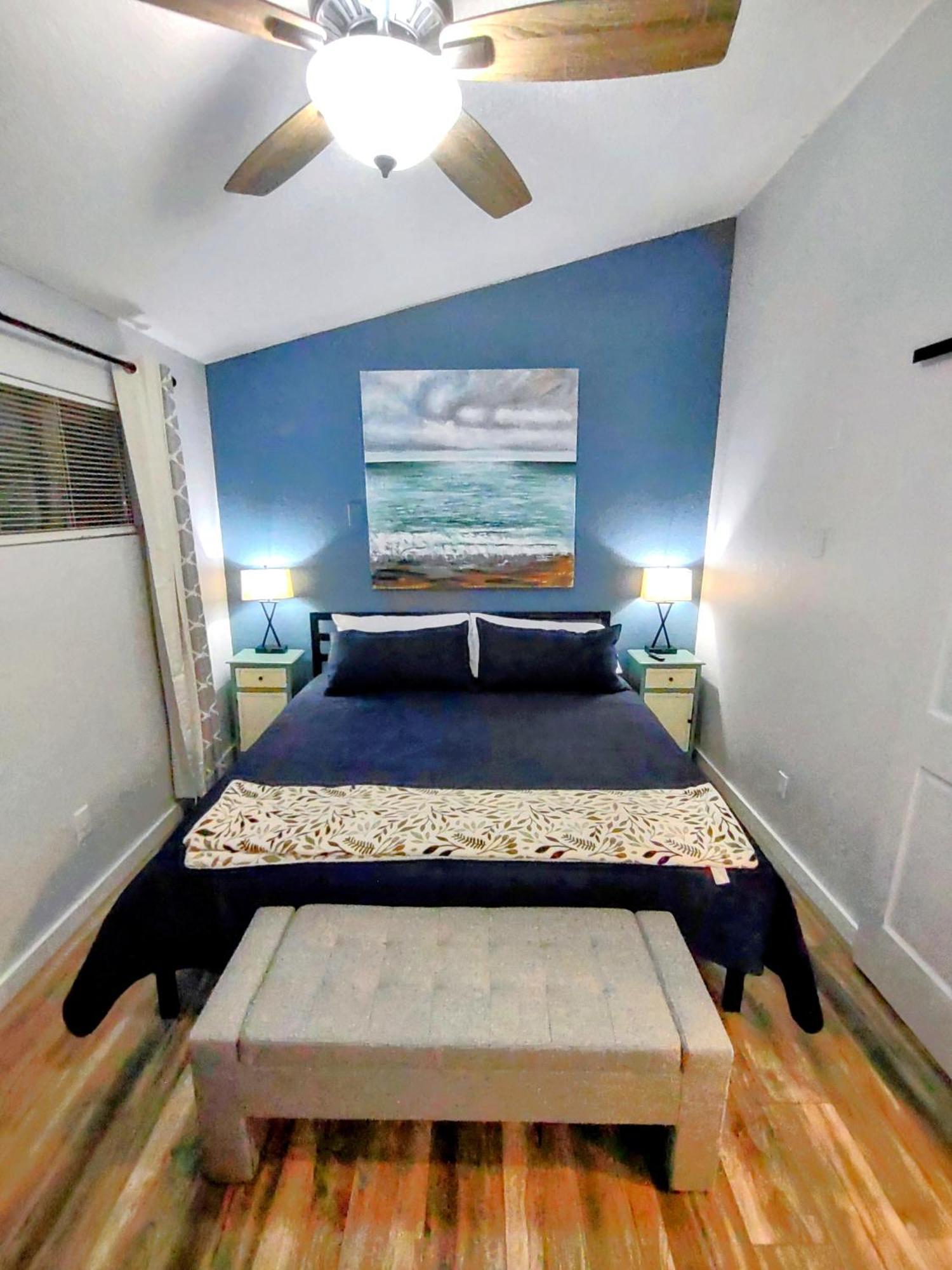 F Lakefront! Remodeled, Sleeps 4, Boat Slip, Patio, Wifi, Cable, Pool Osage Beach Exterior photo