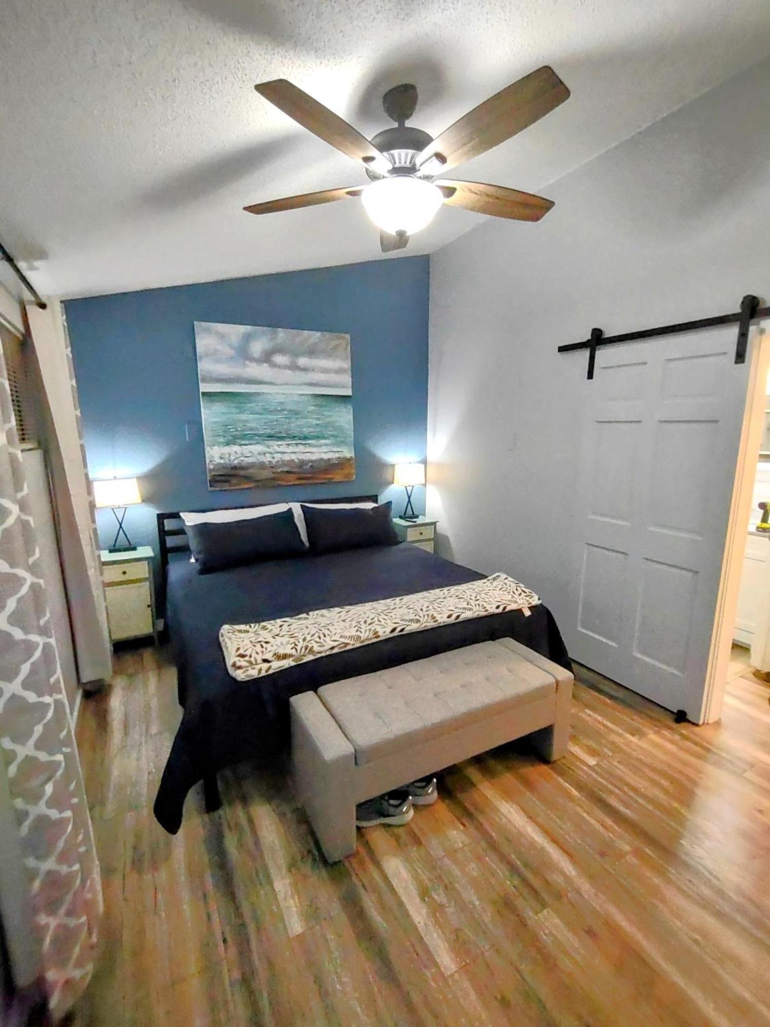 F Lakefront! Remodeled, Sleeps 4, Boat Slip, Patio, Wifi, Cable, Pool Osage Beach Exterior photo