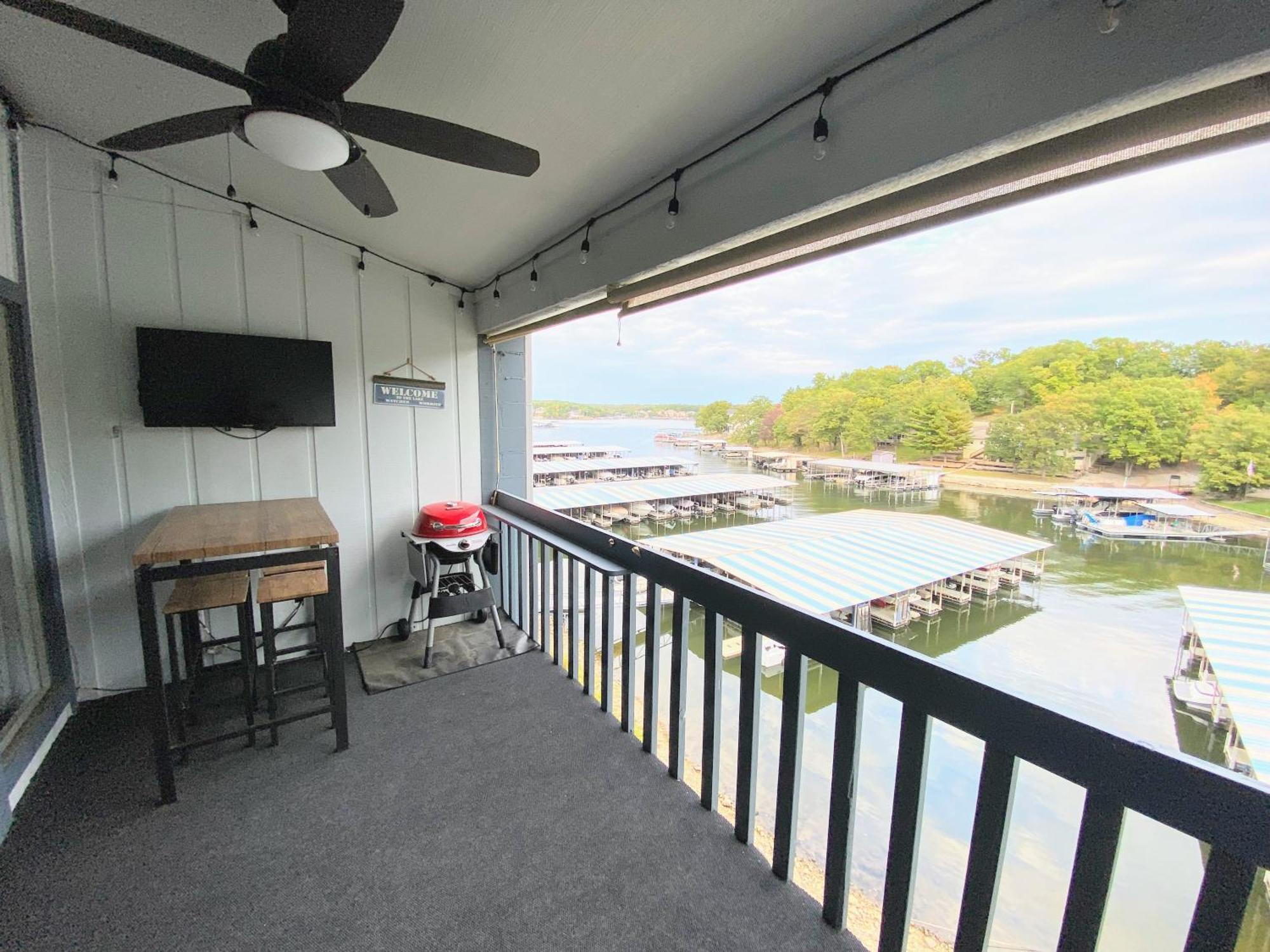 F Lakefront! Remodeled, Sleeps 4, Boat Slip, Patio, Wifi, Cable, Pool Osage Beach Exterior photo